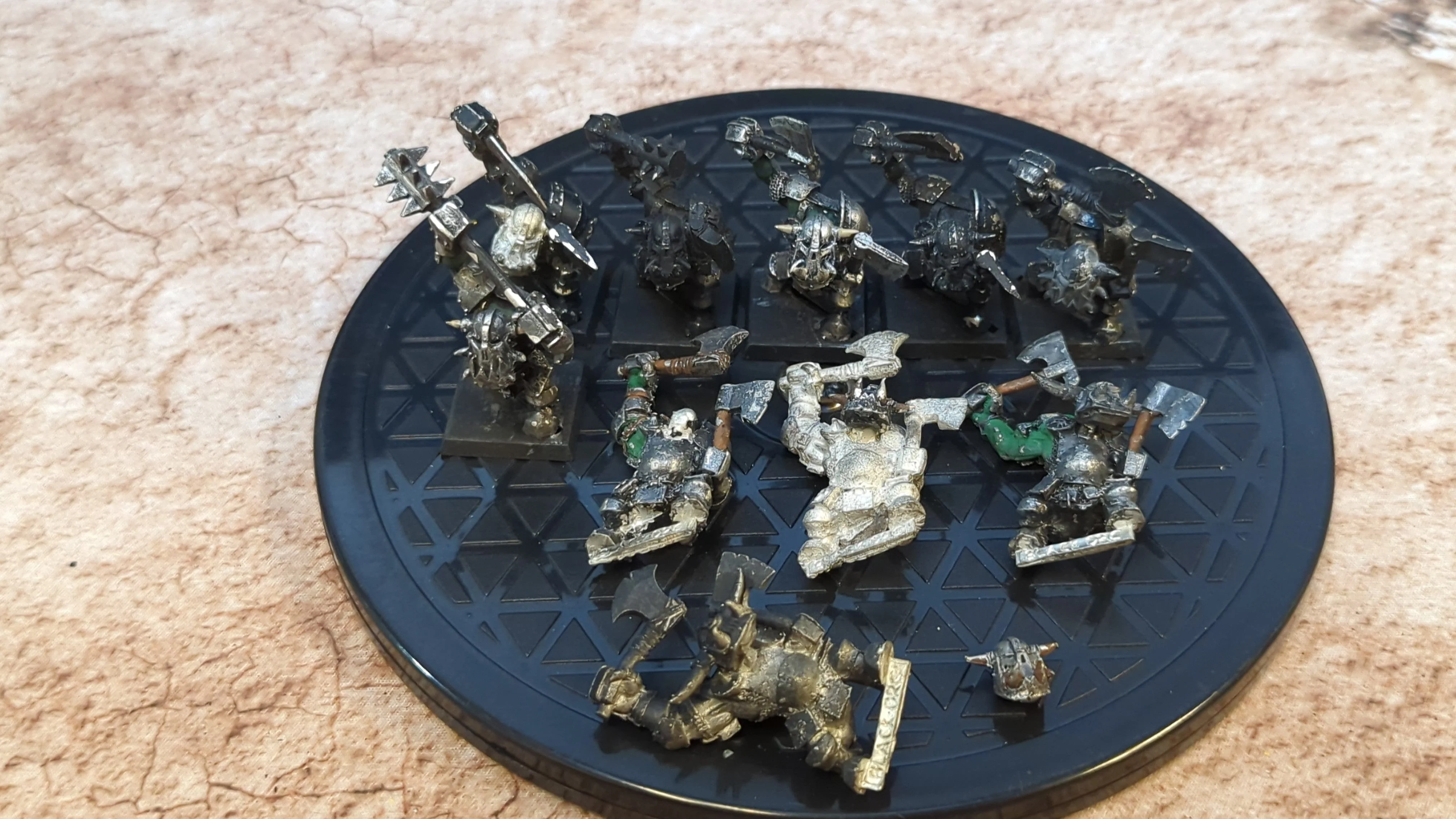 The Old World Orc & Goblin Tribes: Black Orc Mob (oop metal) x10