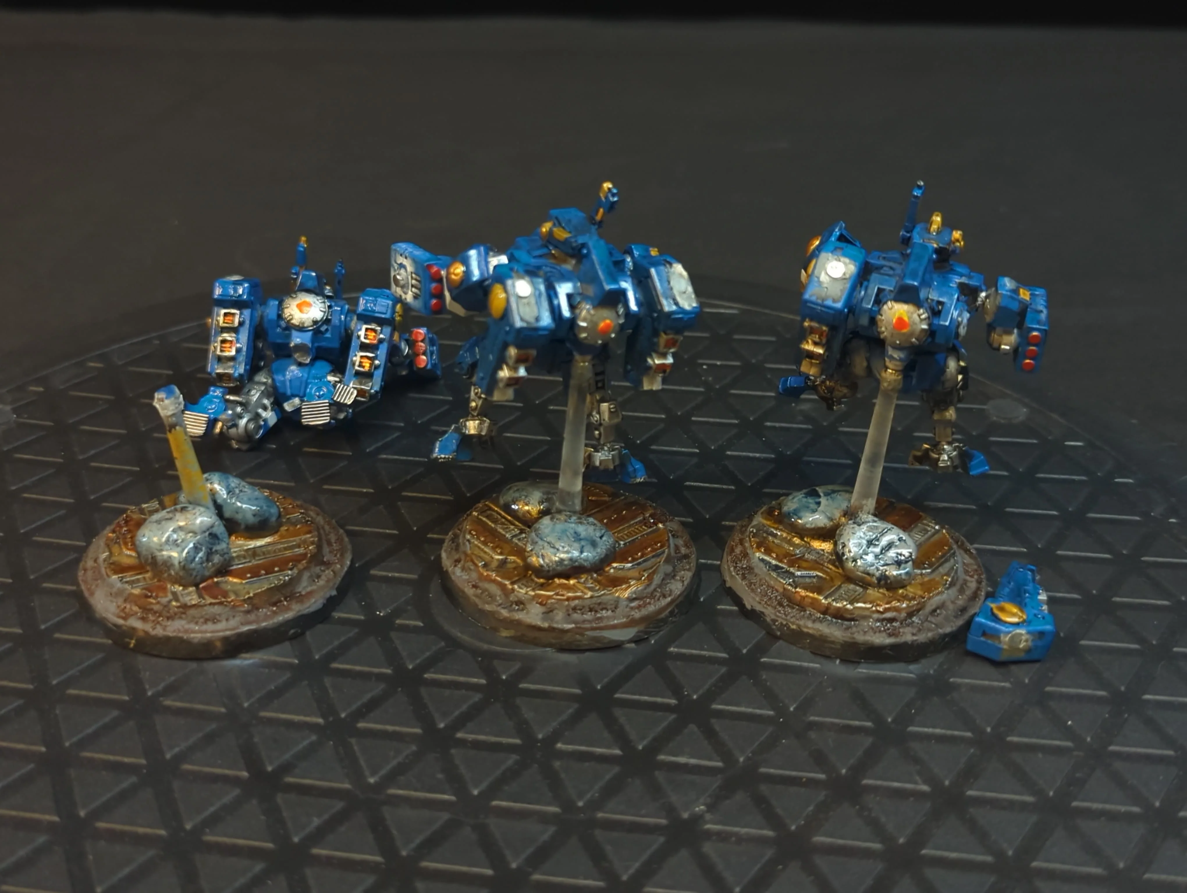 Warhammer 40k T'au Empire XV8 Crisis Battlesuit Team x3 Painted - Image 2