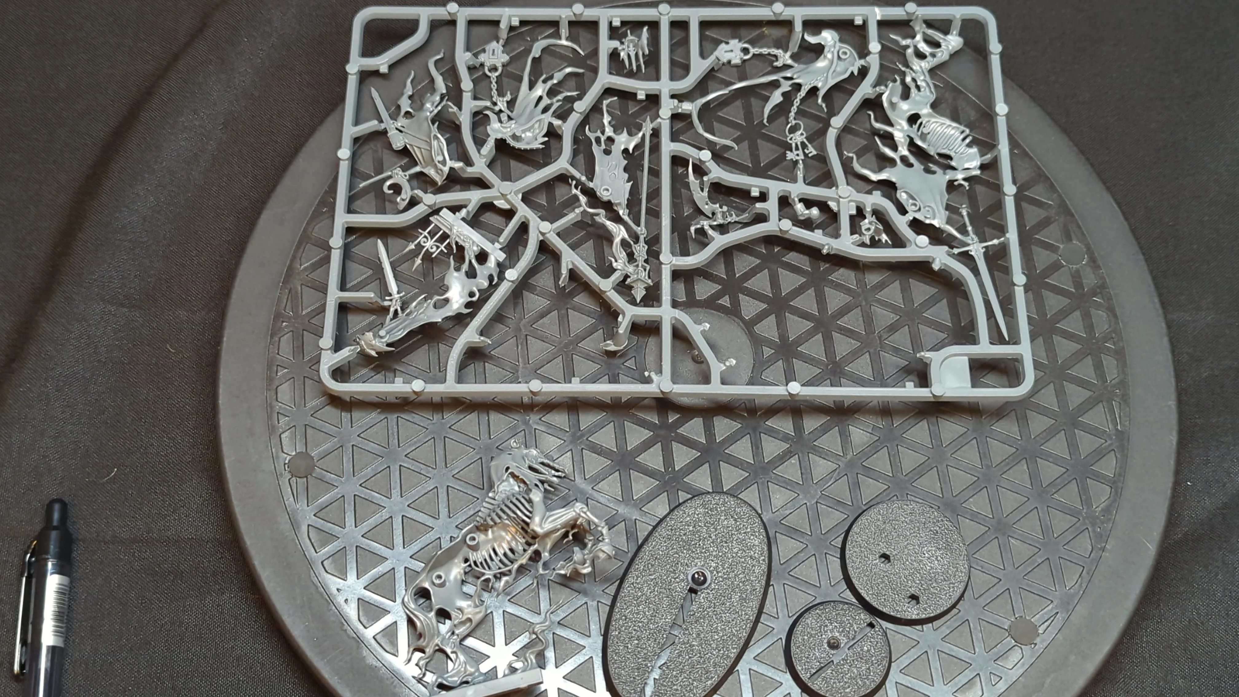 Age of Sigmar Nighthaunt Ethereal Court x3 - Image 2