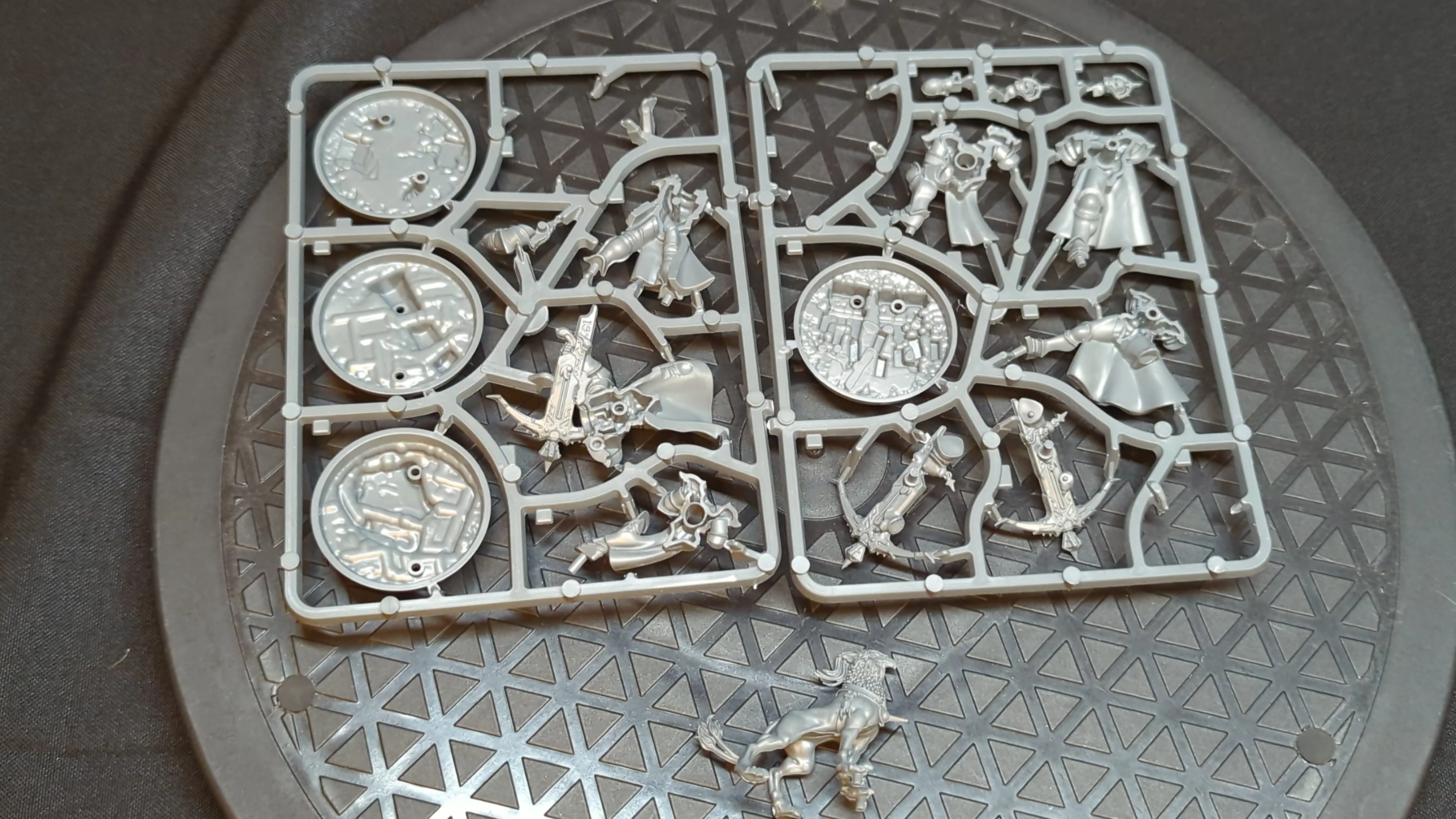 Age of Sigmar Stormcast Eternals Easy to Build Castigators with Gryph-hound x4 - Image 2