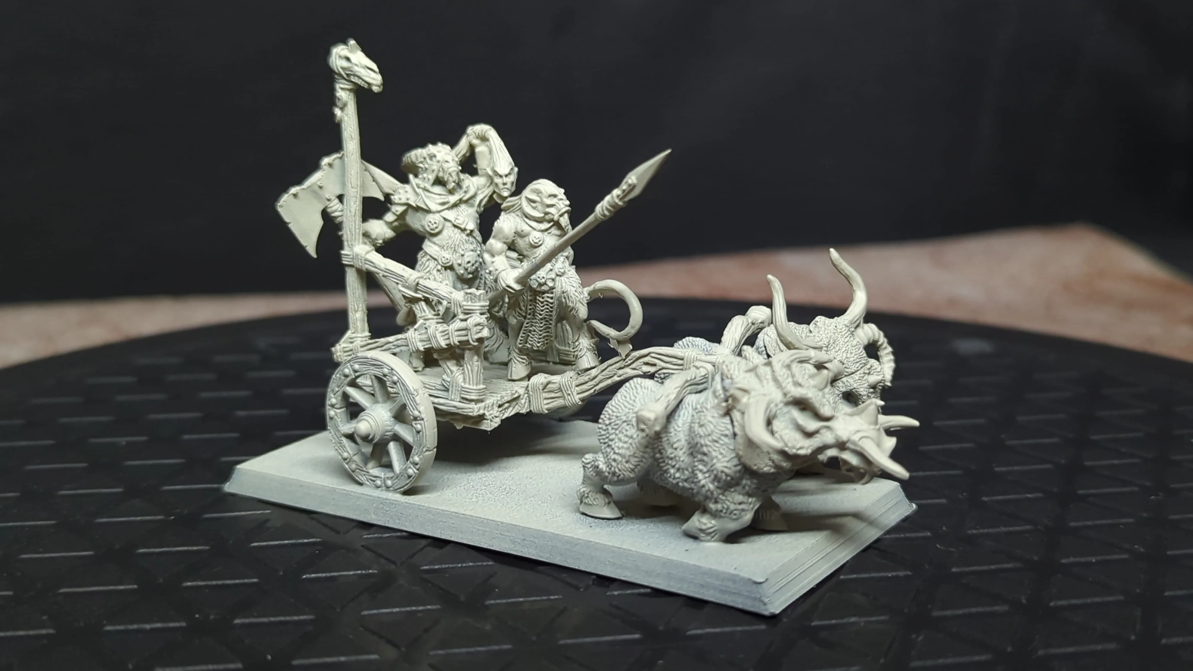 The Old World Beastmen Brayherds Tuskgor Chariot x1