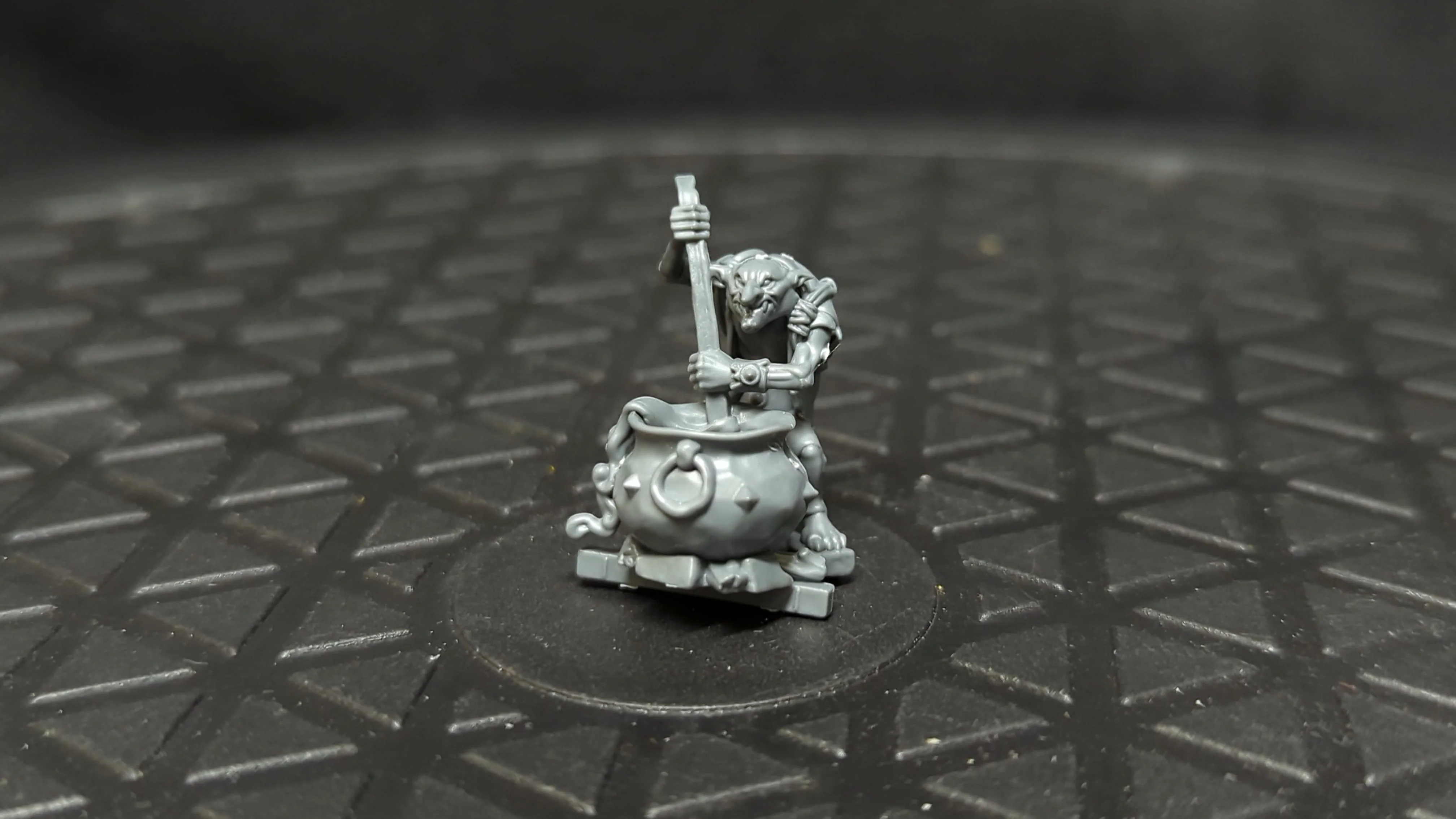 Age of Sigmar Orruk Warclans Swampcalla Shaman and Pot-grot x2 - Image 2